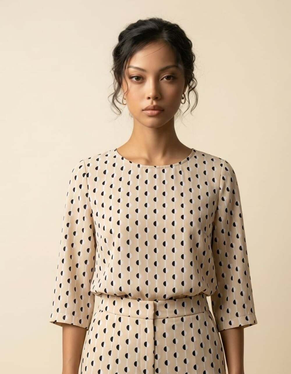 DKNYC Women's Tan and Black Geometric Dot Print 3/4 Sleeve Blouse with Back Zip